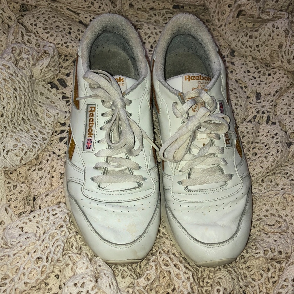 Reebok Classics - Picture 2 of 4